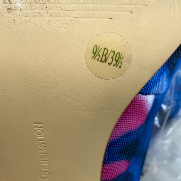 BCBGeneration Multicolor Heels - Picture 5 of 6